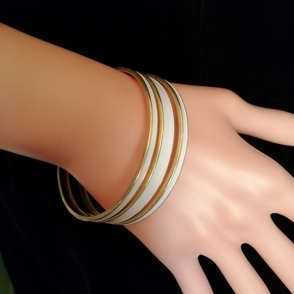 Vintage Monet Signed Set of Three Bangles Gold Tone White Enamel Modern Sleek - Picture 6 of 9